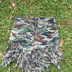 Poor condition zipper broke